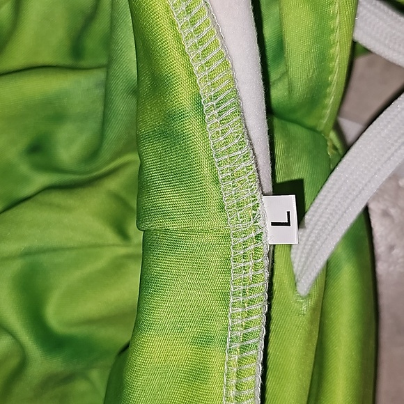 NWT Fashion Classic The Grinch Hooded Sweatshirt - Picture 5 of 9